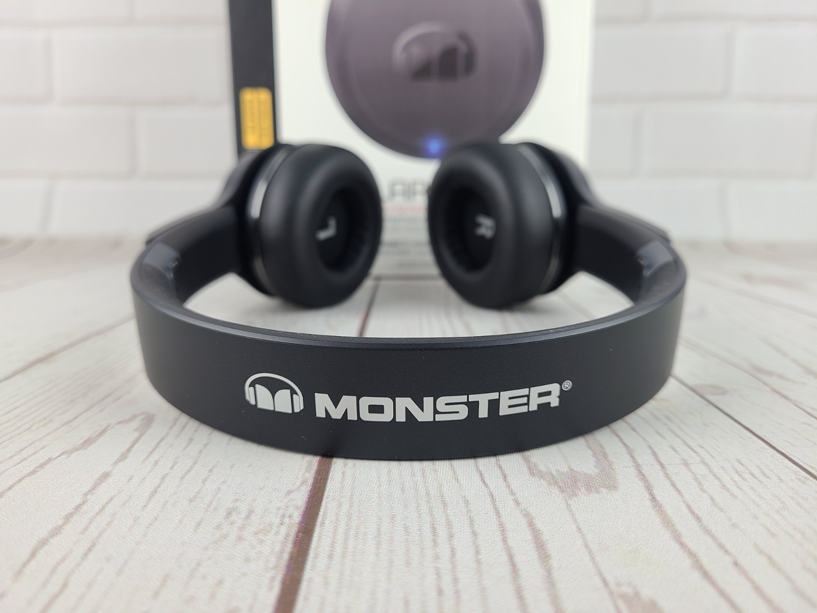 Monster Clarity BT Wireless On Ear Headphones Bluetooth or Wired Designer Series