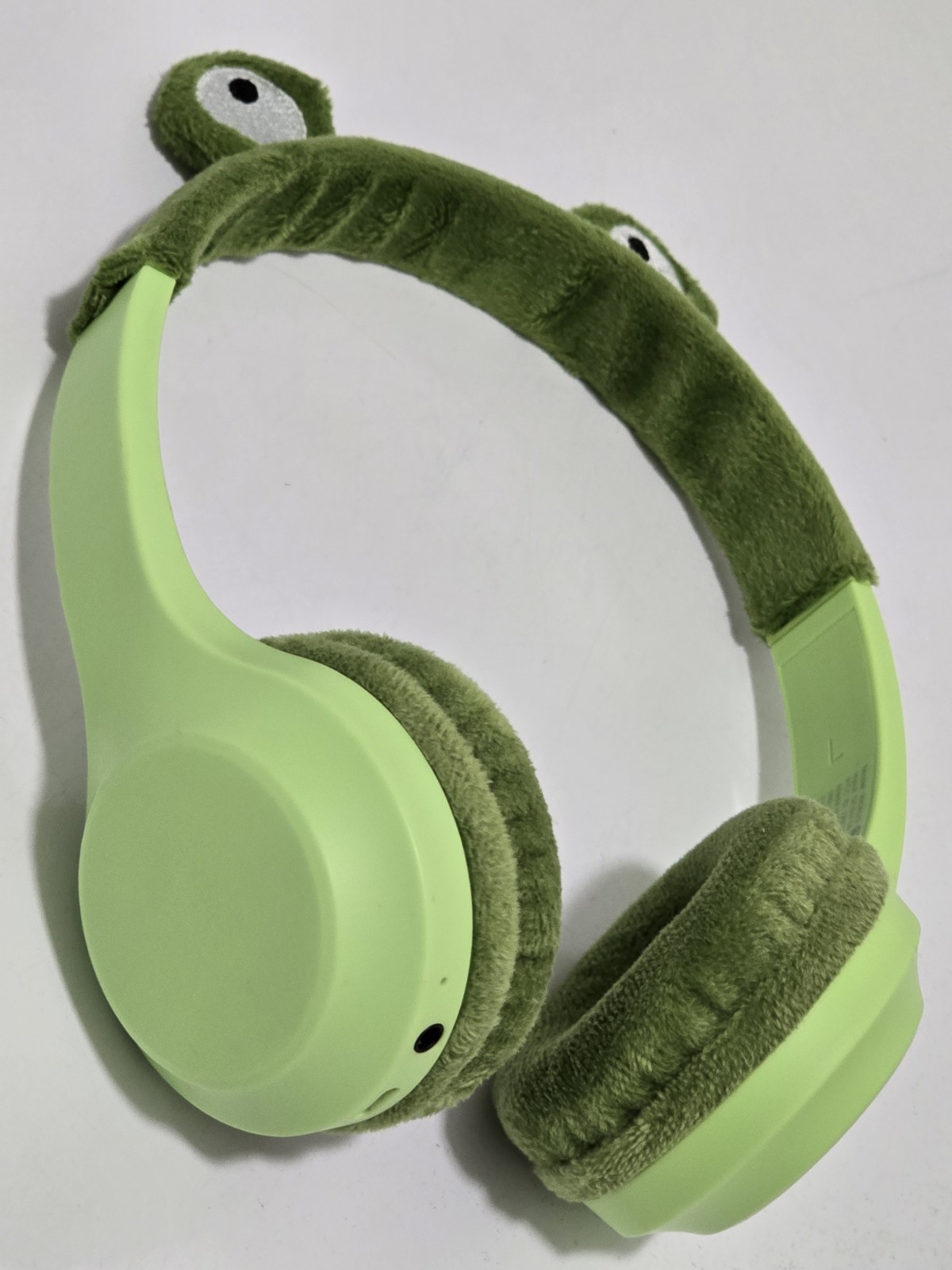 Green FROG GEMS brand wireless headphones, mod#WOE23. Fit Kids To Adults. Tested