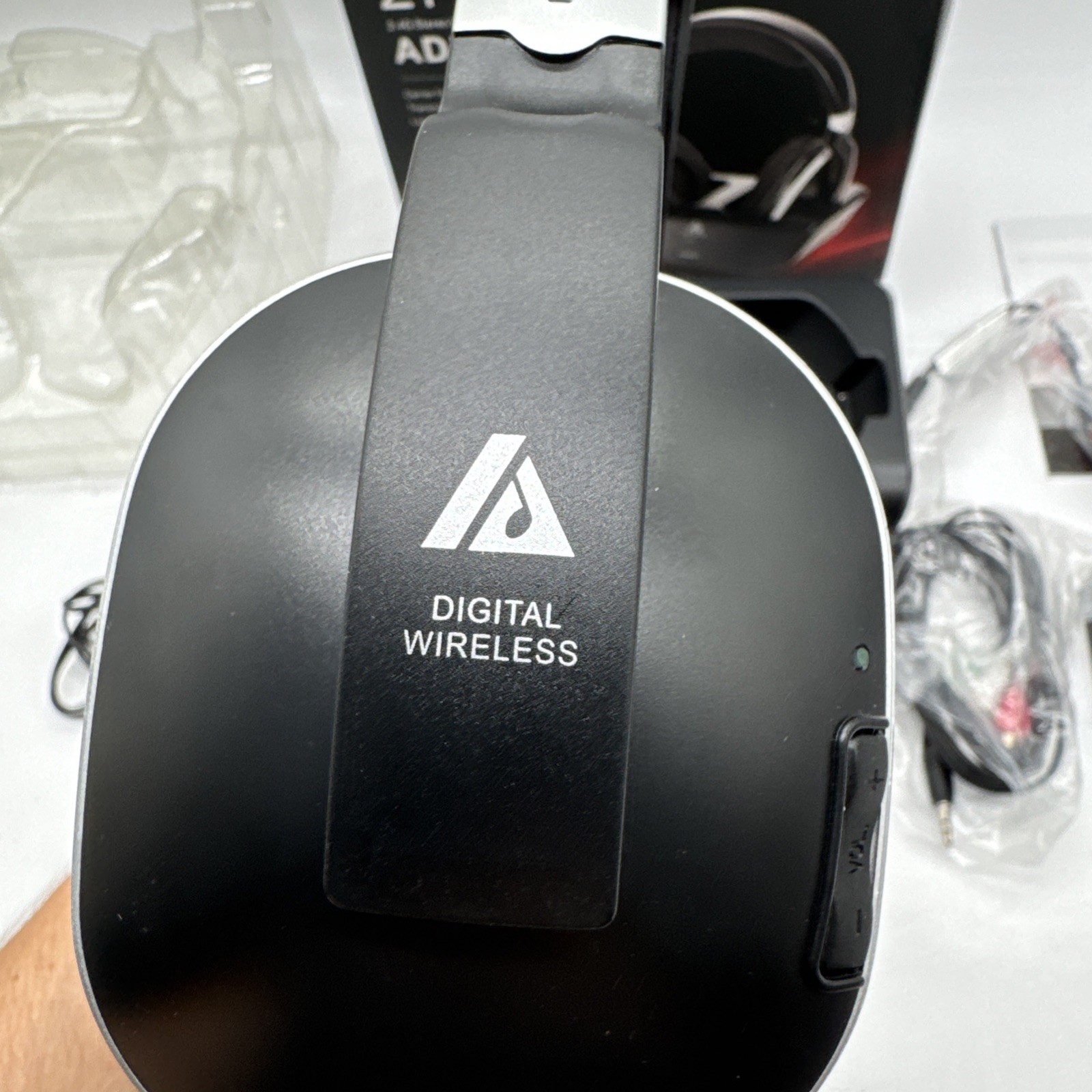 Artiste TV 2.4GHZ RF Wireless Over Ear Digital Stereo Headset w/Dock Working