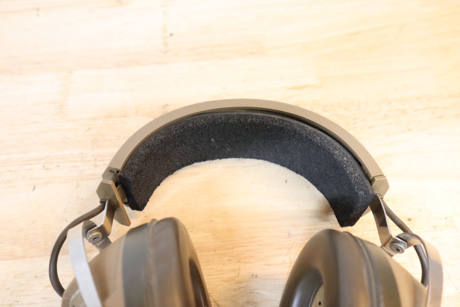 Nice Koss K/6LC Over-Ear Stereo Headphones Closed Back Volume Coiled 1/4 Plug US