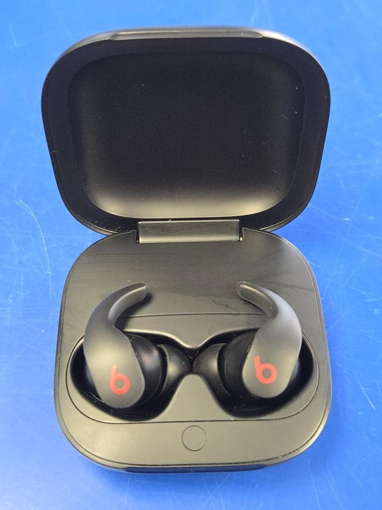 APPLE BEATS FIT PRO A2578 EARBUDS IN CASE; BLACK & RED (C57007342)