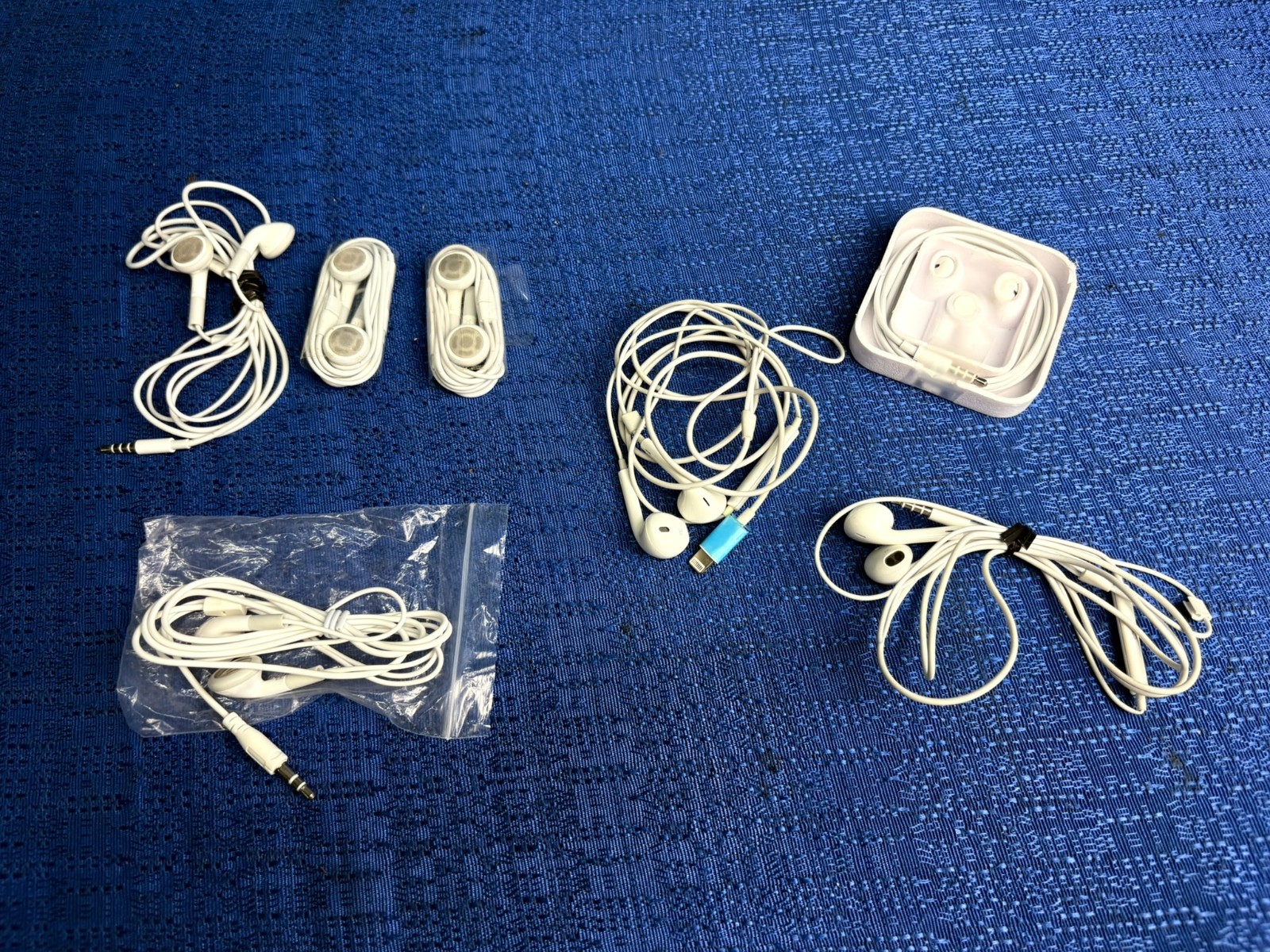 Lot of 7 Apple Earbud Earphone Headphones 3.5mm