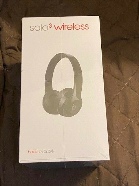Beats by Dr. Dre Beats Solo3 Wireless On-Ear Headphones Gloss Black