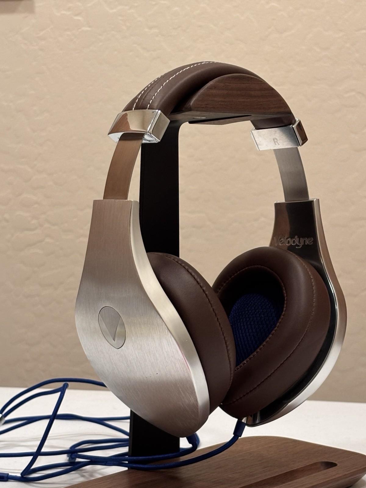 Velodyne VTRUE Aluminum Headband Headsets Plug In Brown Studio Headphones