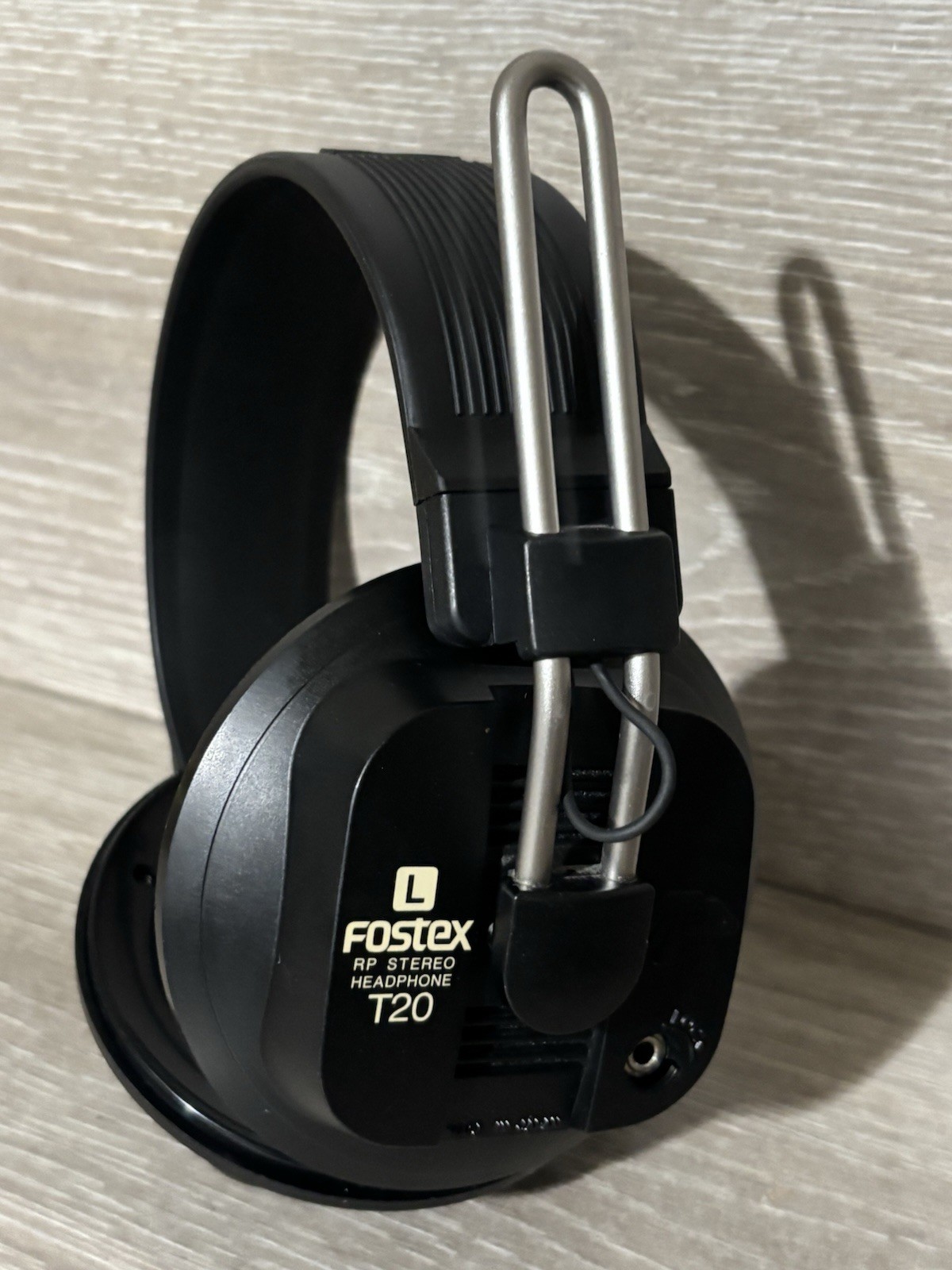 Fostex T20 Professional Studio Headphones WORKING – (NEED EAR-PADS AND WIRE)