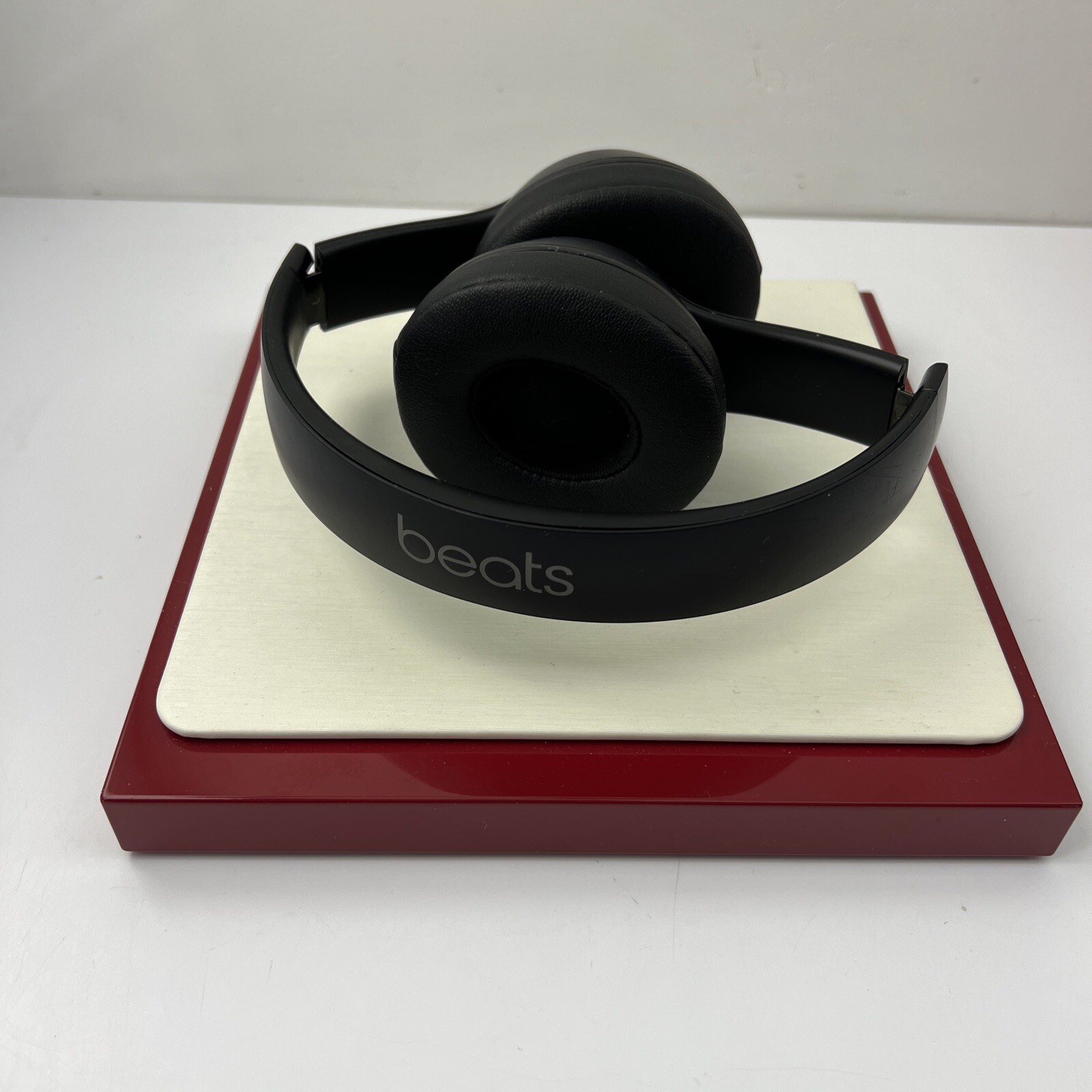 Beats by Dr. Dre Solo3 Over the Ear Headphone – Gloss Black