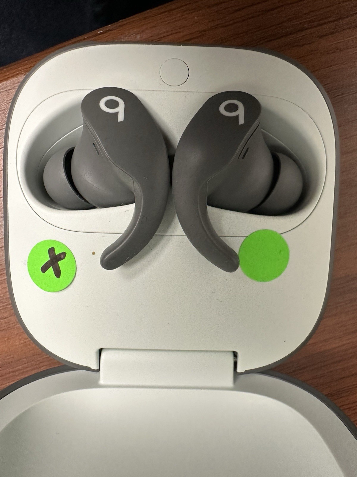 BEATS – FIT PRO GRAY WIRELESS EARBUDS MK2F3LL/A) – ONE SIDE WORKS – OTHER DONT