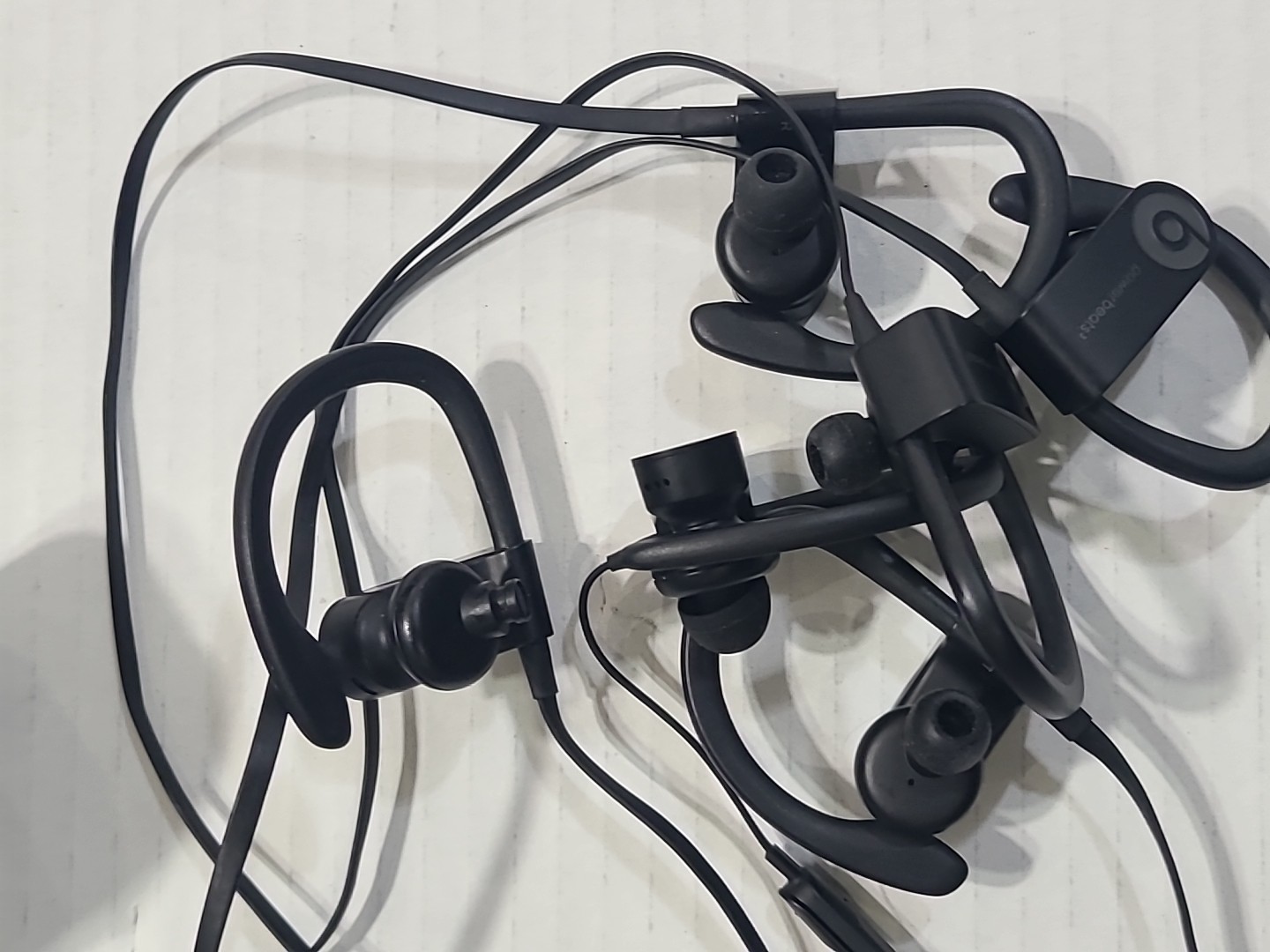 Lot Of 14 Beats by Dr. Dre Powerbeats3 Beats Flex Pill Headphones FOR PARTS 111