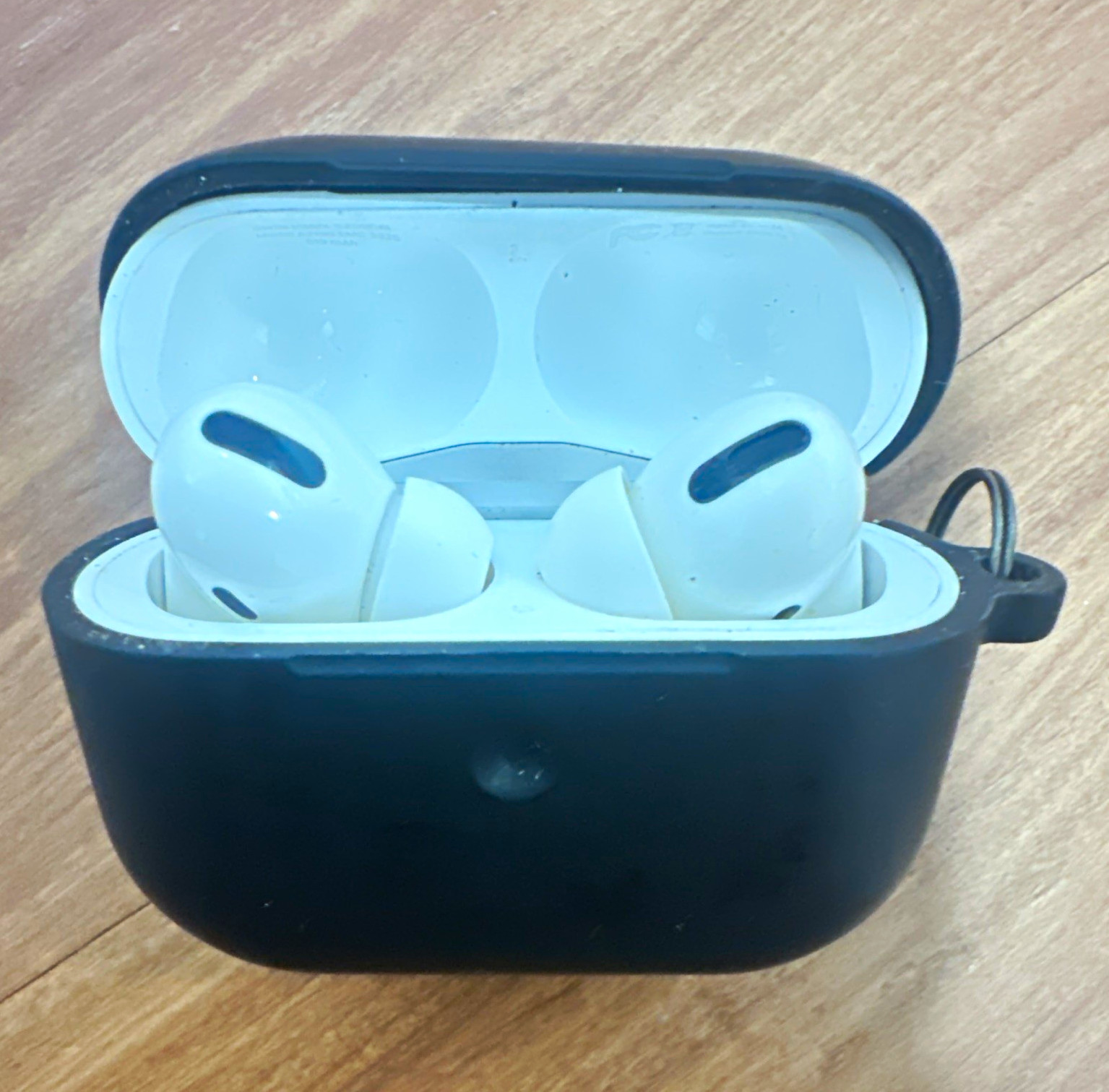 Apple AirPods Pro Wireless Bluetooth Earbuds w/ Charging Case White/Black