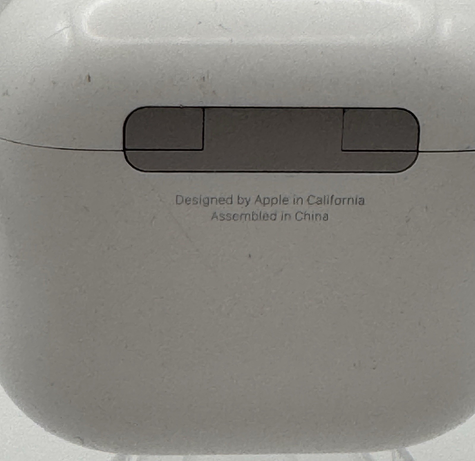 APPLE AIRPODS 4TH GENERATION USB-C NON ANC A3058 – White W/CHARGING CASE USED