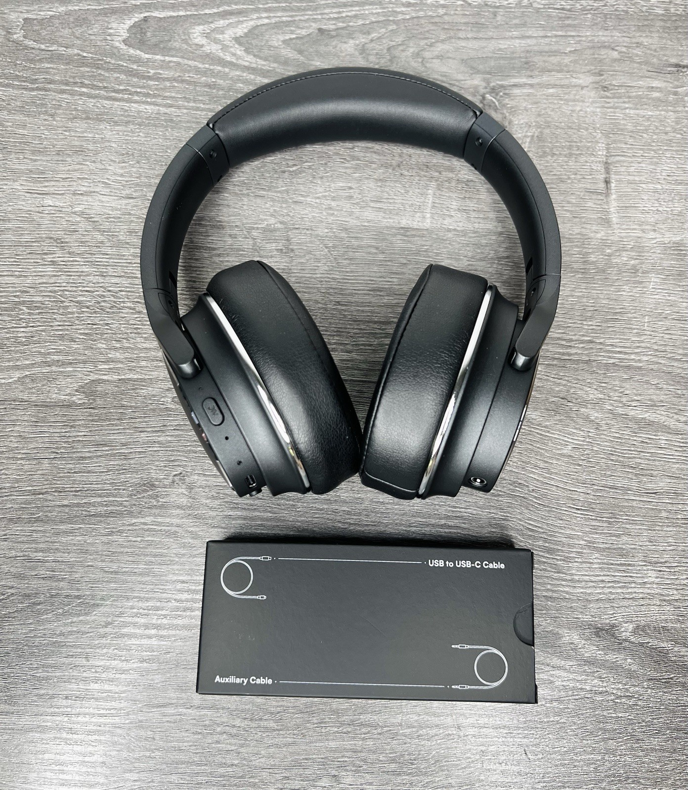 Raycon RBH820 Wireless Noise-Cancelling Over-the-Ear Headphones