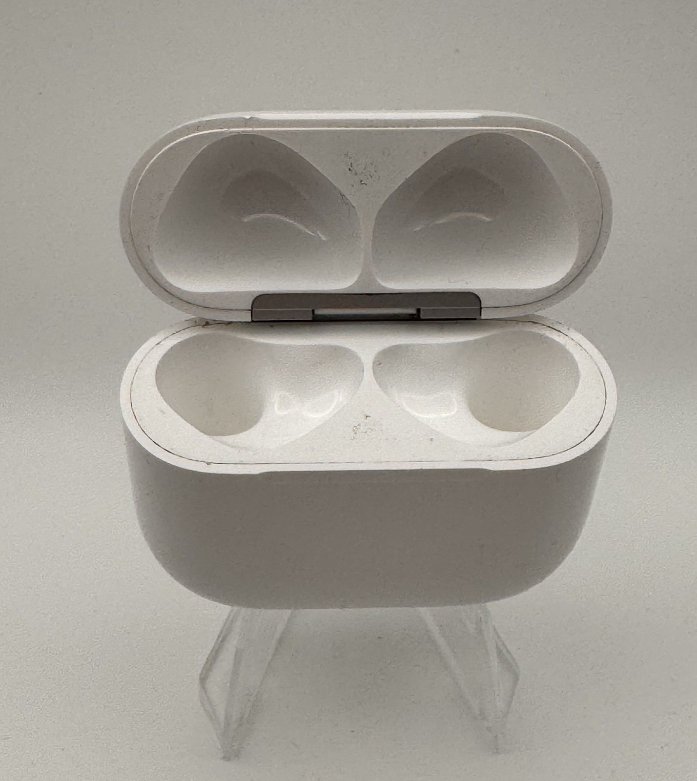 APPLE AIRPODS 4TH GENERATION USB-C NON ANC A3058 – White W/CHARGING CASE USED