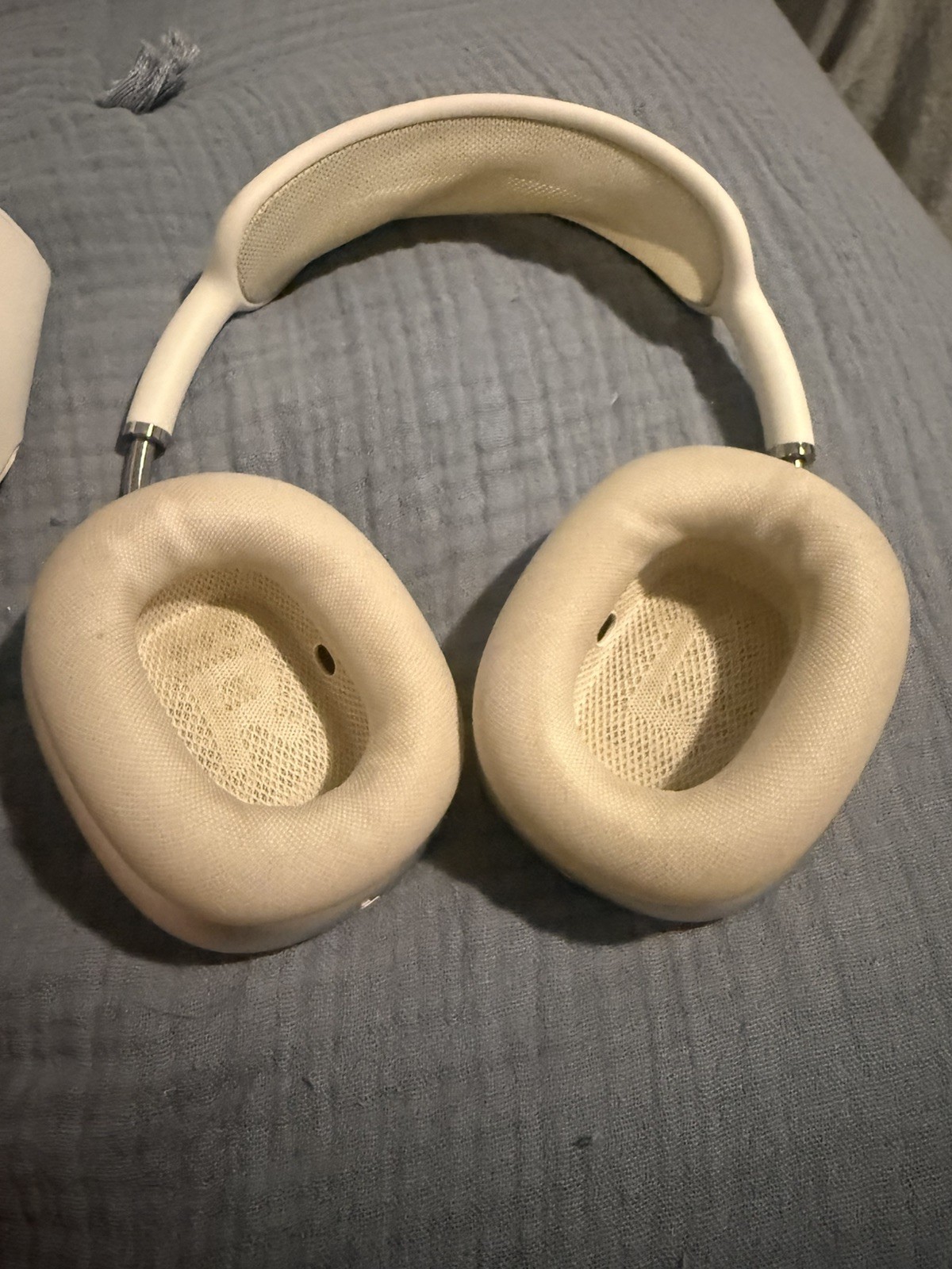 Apple AirPods Max Beige Bluetooth Over-Ear Headphones w/ Smart Case