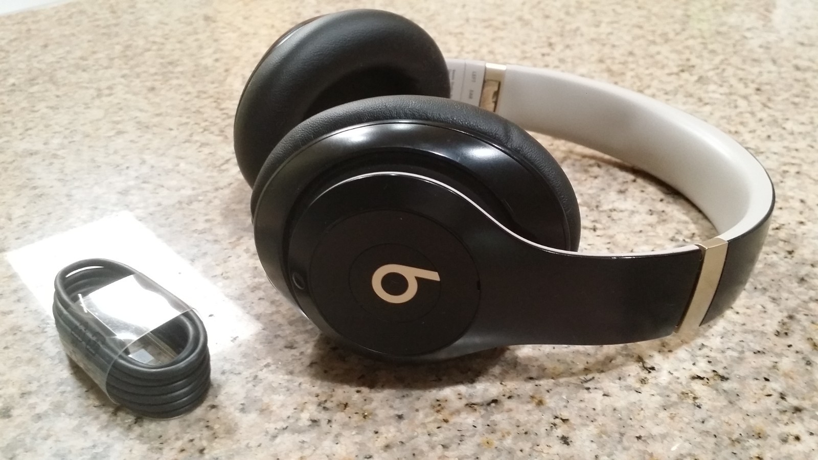 Beats Studio Pro – Wireless Bluetooth Noise Cancelling Headphones – Blue color