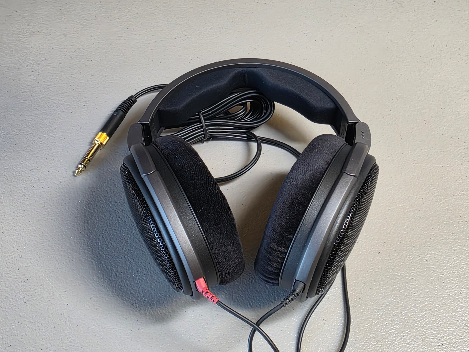Sennheiser HD 600 Hi-Res Wired Headphones -Over Ear, Open Back, 1/4″ & 3.5mm