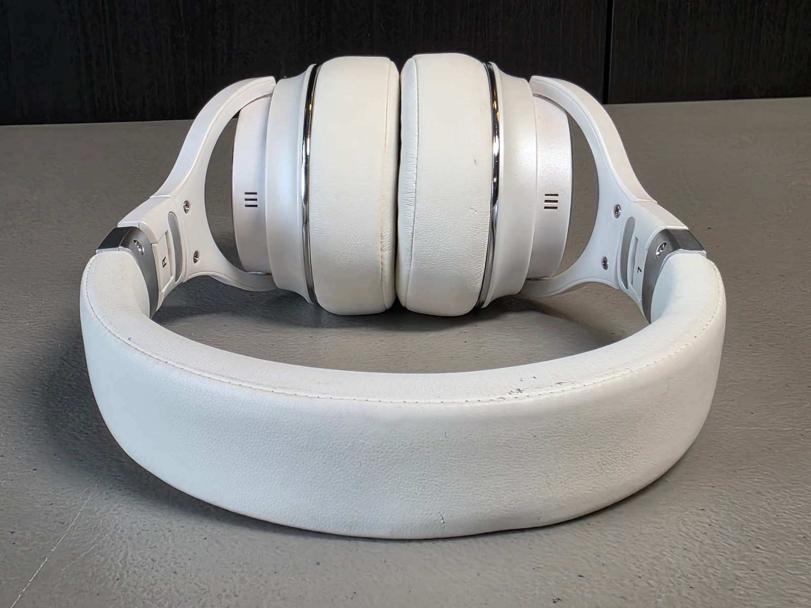 Raycon Everyday Over the Ear Wireless Bluetooth Headphones -White