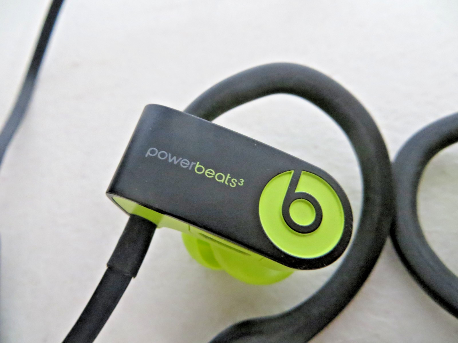 Beats Powerbeats3 Wireless In-Ear Bluetooth Headphones Black/Green – Tested