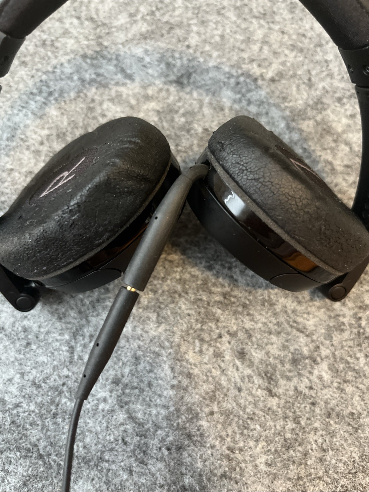 Bose On Ear Headphones Black 3.5 mm Audio Jack TESTED & Works Adjustable ~Case