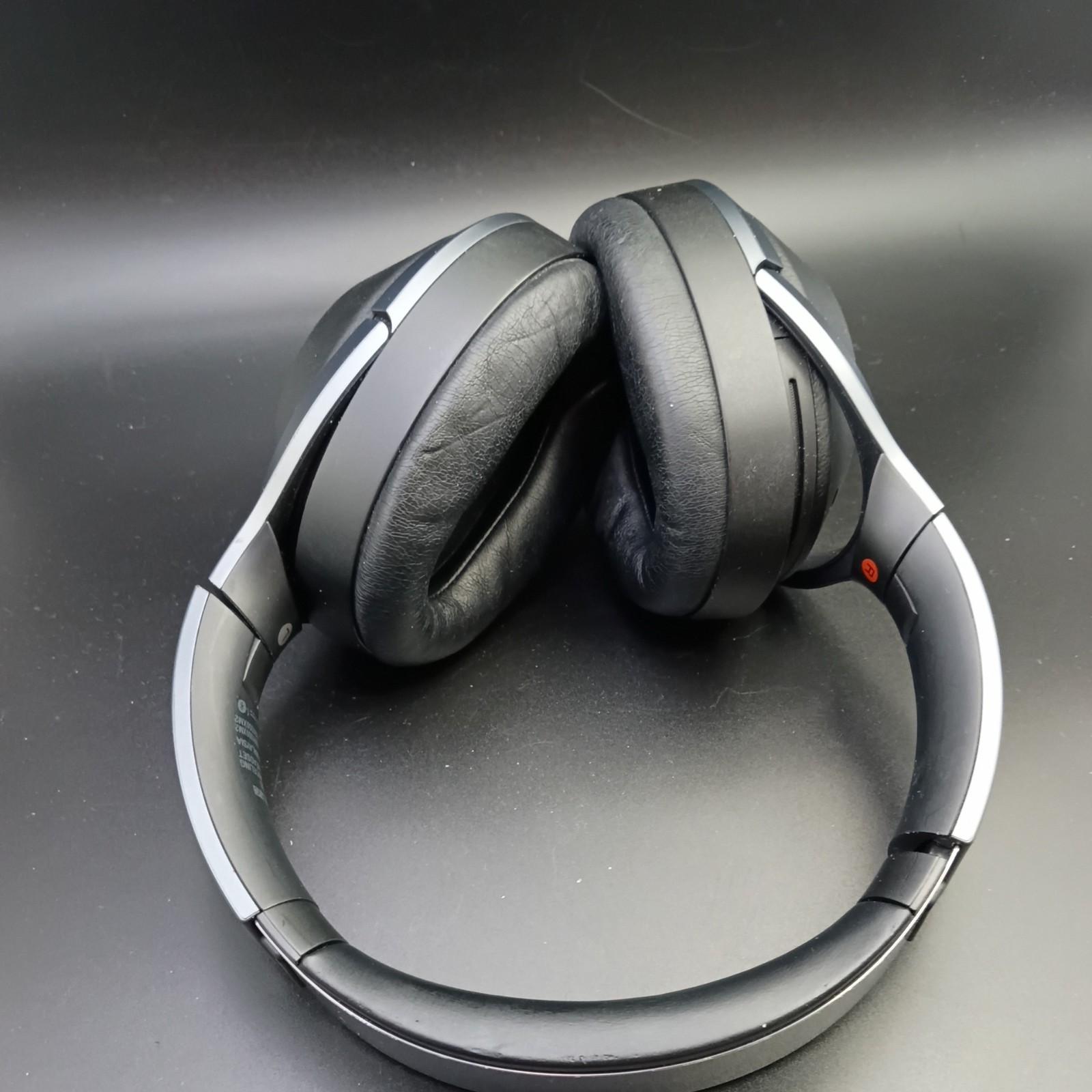 Sony WH-1000XM2 Wireless Noise Canceling Headphones Japan WH-1000XM2 music