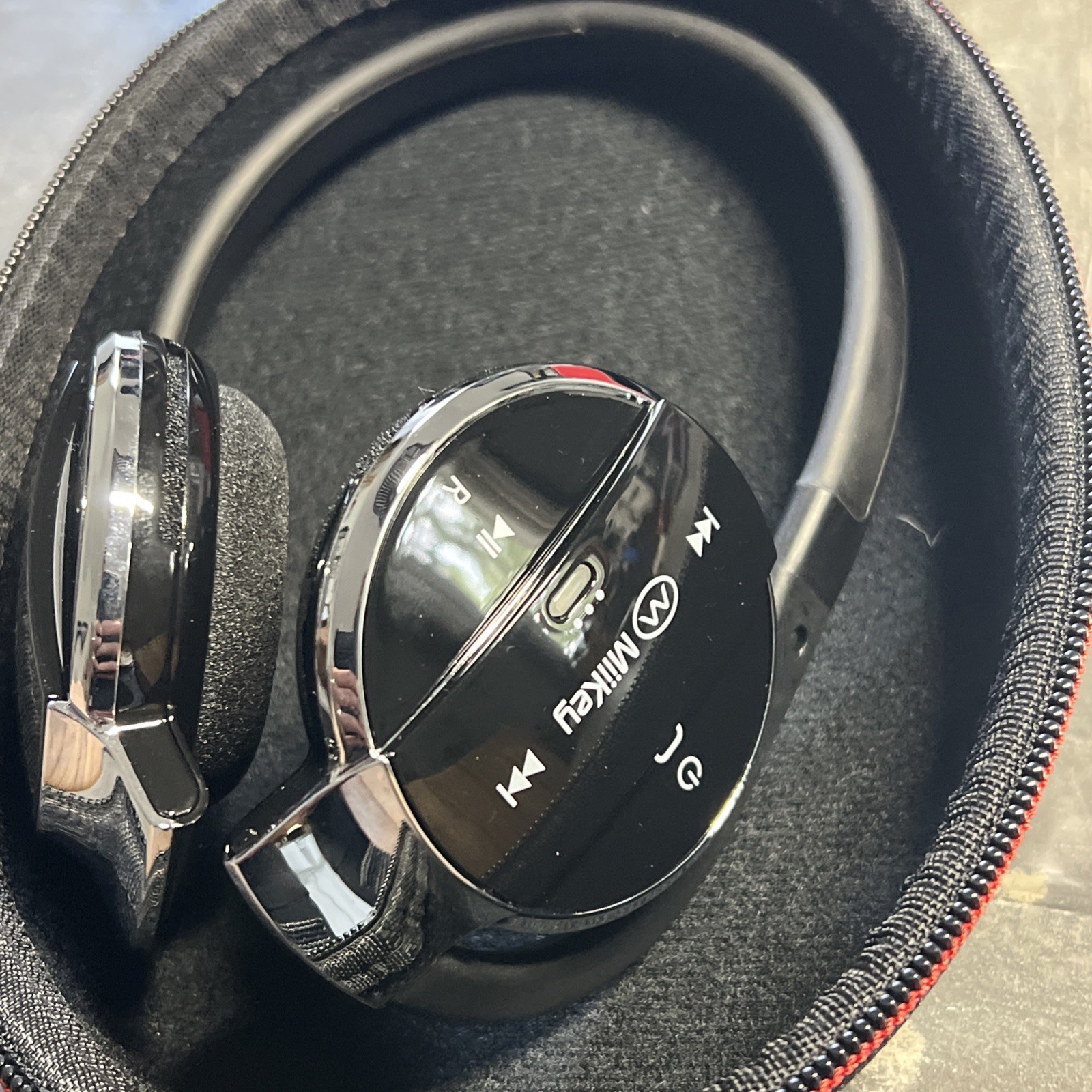 MiiSport By Miikey Wireless BT 4.0 Headphones Mic MP3 Sweat-proof