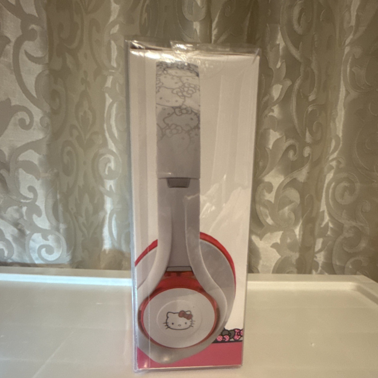 Hello Kitty iHome Bluetooth Wireless Headphones White Red