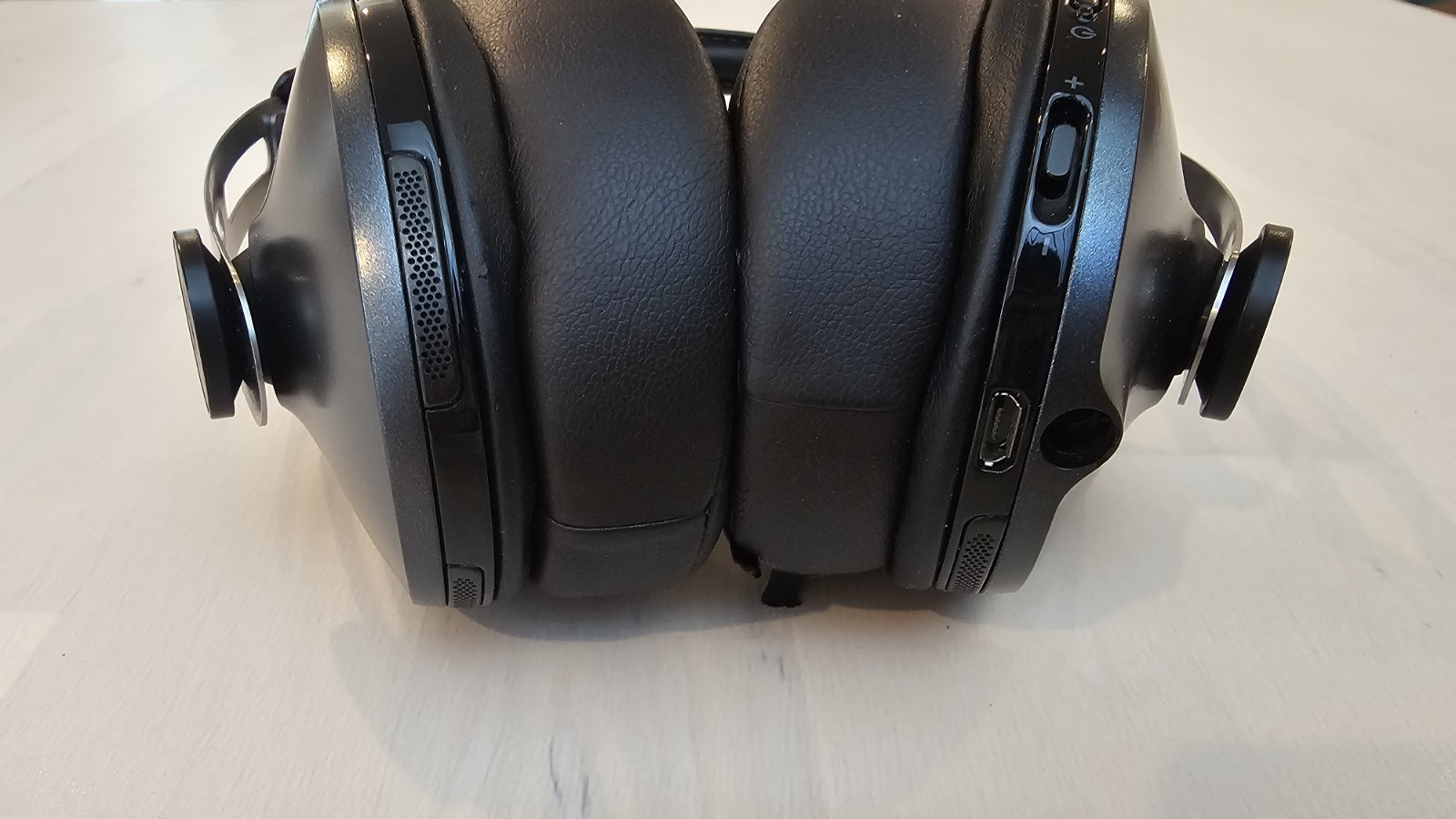 Sennheiser Momentum 2 Wireless Bluetooth Headphones Noise-Cancelling Black Blue