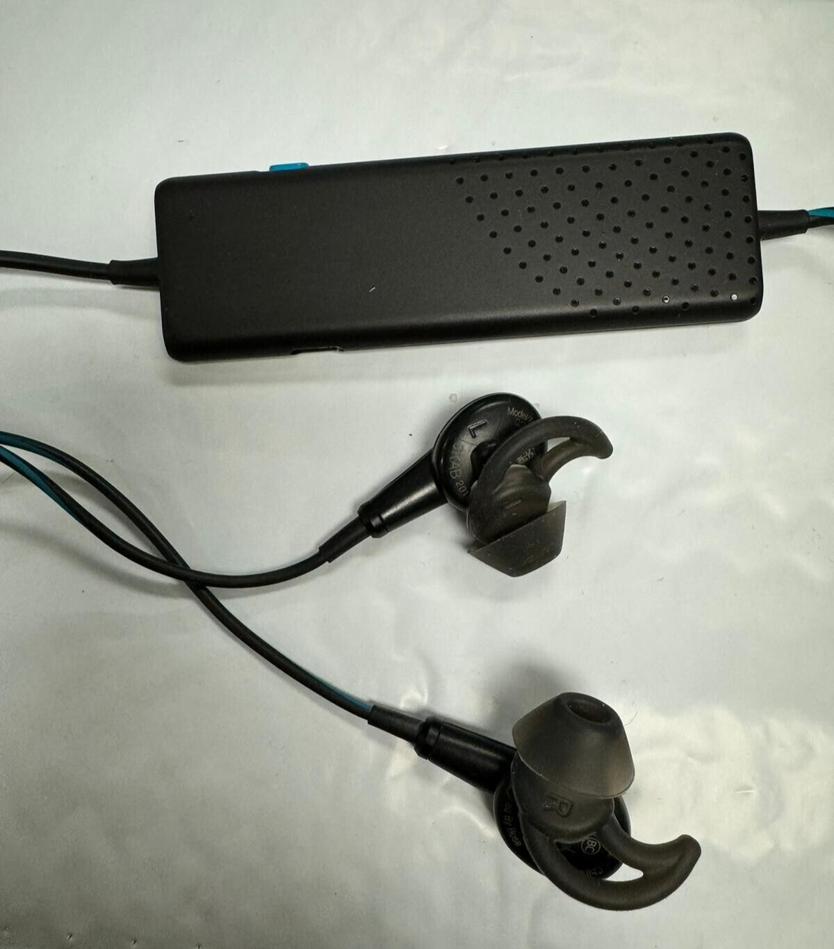 BOSE QuietComfort 20 Noise Canceling Headphones – Black – No Original Packaging