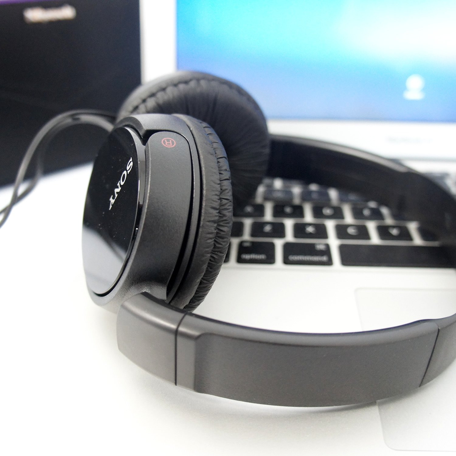Lightweight Black Over Ear Headphones with 30mm Drivers for Clear Sound