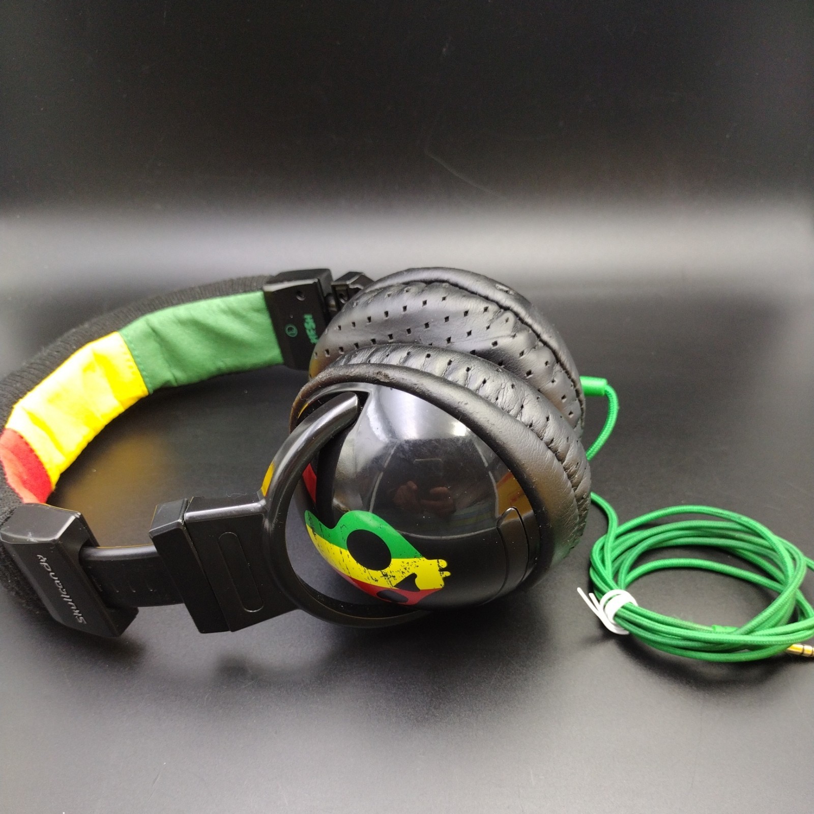 Skullcandy 2010 Hesh Headphones Shattered Rastacosmetic details.