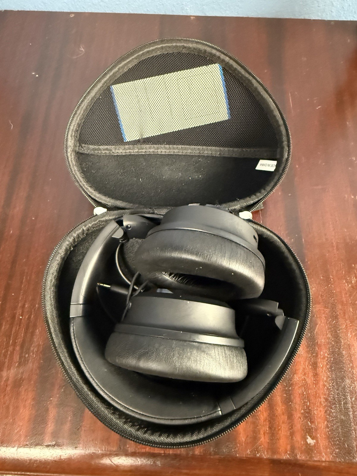 Wyze Wireless Headphones, Active Noise Canceling W Travel Case EUC