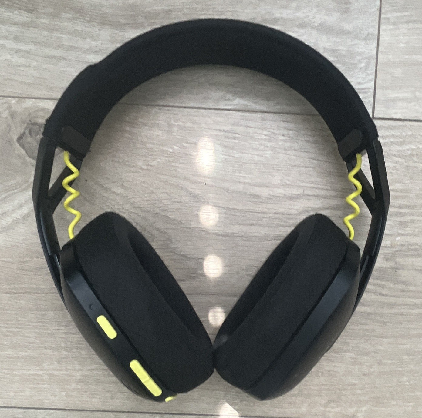 Logitech G435 Wireless Over-Ear Headband Headphones Black/Yellow Adjustable