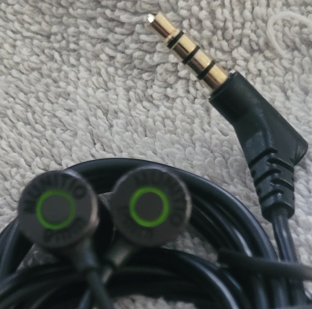 Call of Duty MW3 Edition Munitio Nines 9mm Earphones Earbuds w/ In-Line Mic COD