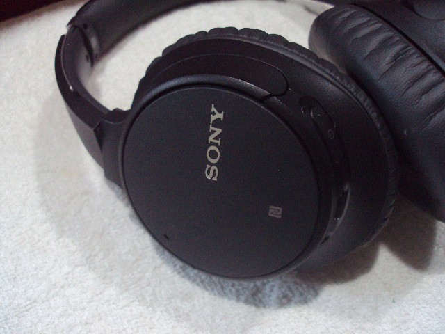 Sony WH-CH700N Noise Cancelling Wireless Bluetooth Headphones with 2 Cables