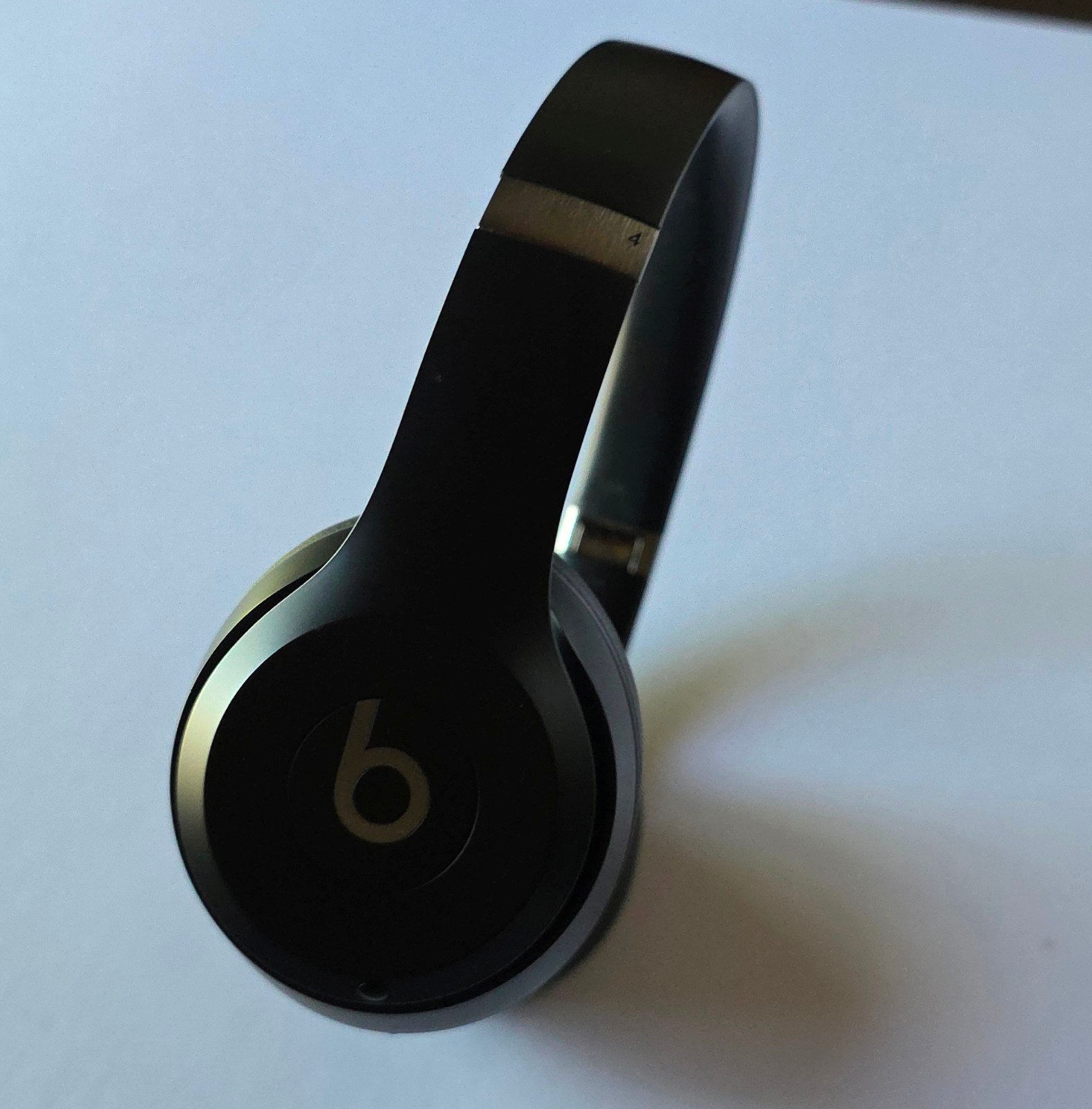 Unused Original Matte Black Beats Solo 4 Wireless Headphones MUW23LL/A in Bulk P