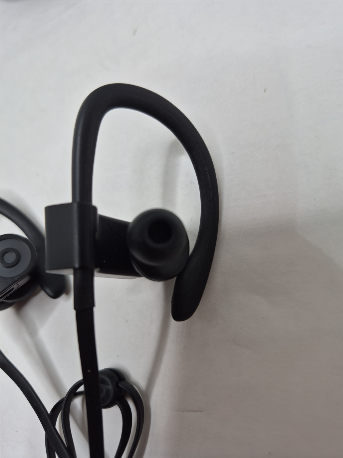Beats by Dr. Dre Powerbeats3 PowerBeats 3Headphones Black- Cleaned and Tested