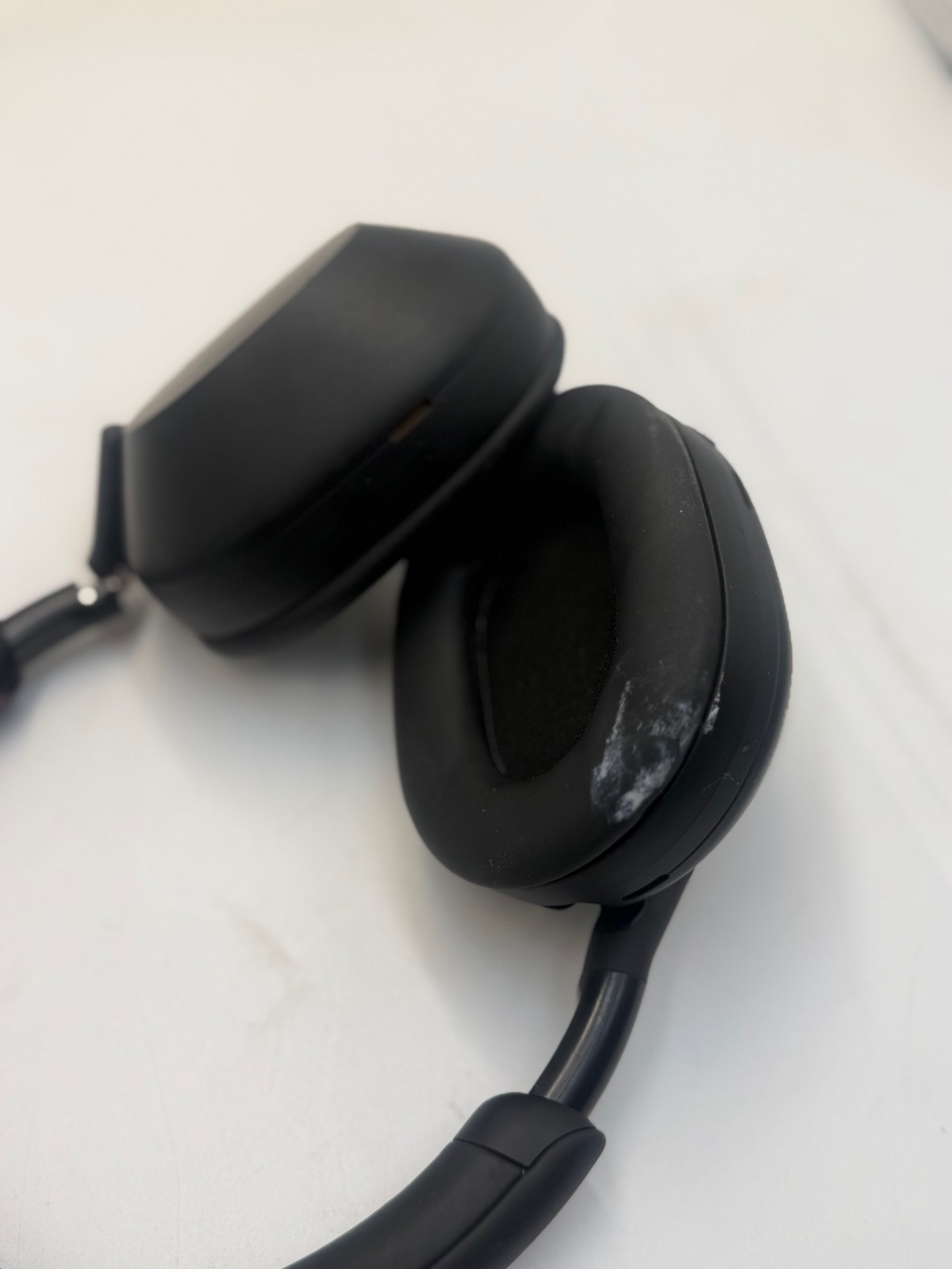 Sony WH-1000XM5 Wireless Noise Canceling Headphones – Black DAMAGED COSMETICS