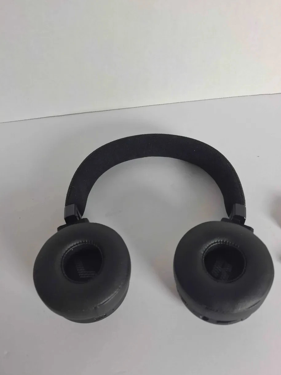 JBL Live 675NC True Adaptive Noise Cancelling Bluetooth Headphones Used
