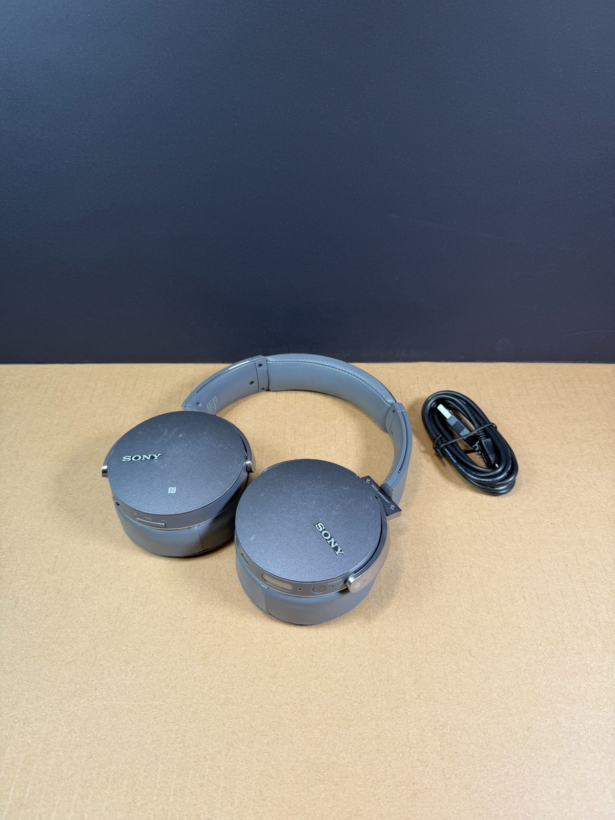 Sony MDR-XB950BT Extra Bass Bluetooth Over Ear Headphones Gray Tested & Working