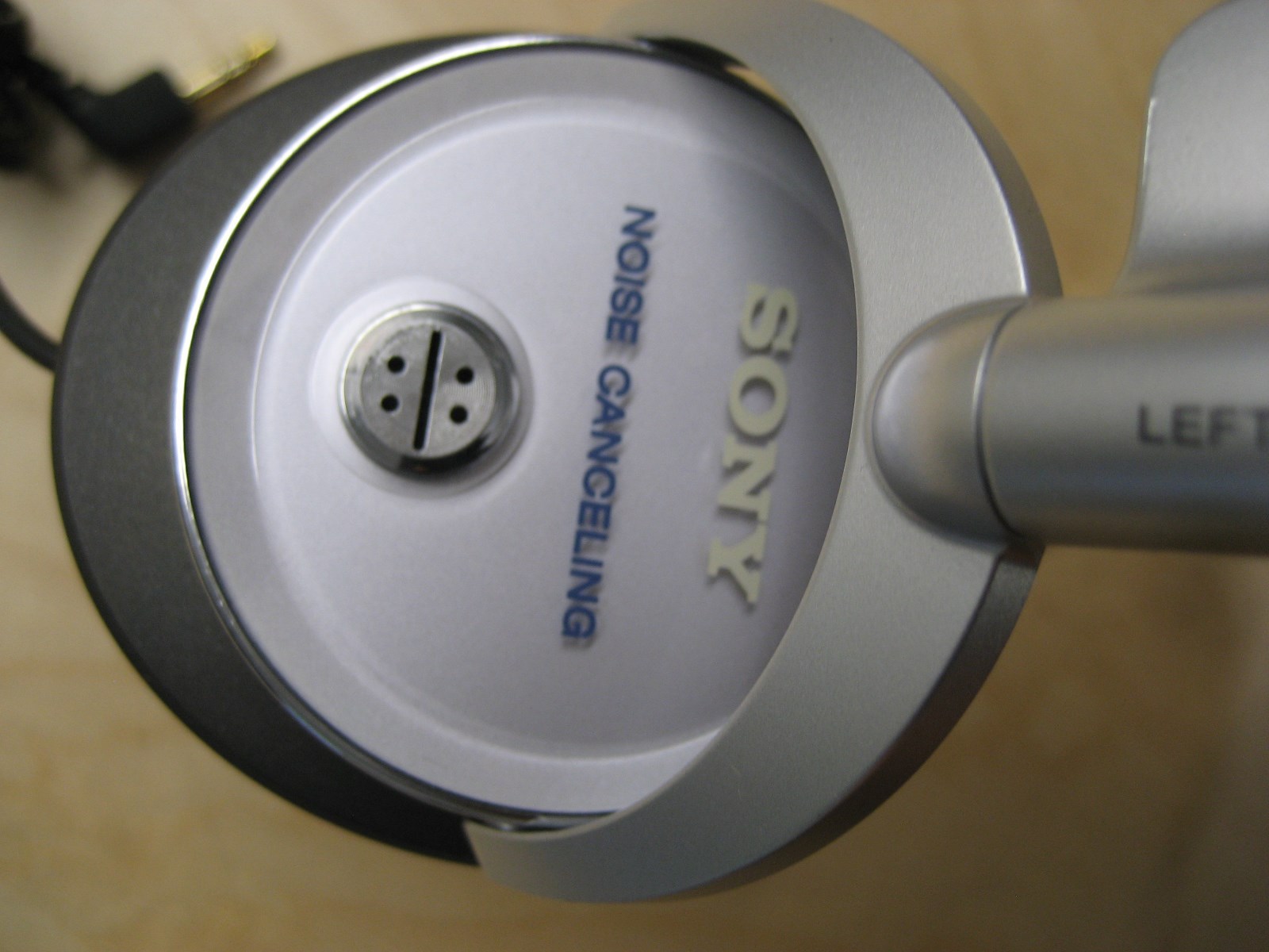 Sony MDR-NC6 Noise Canceling Headphones