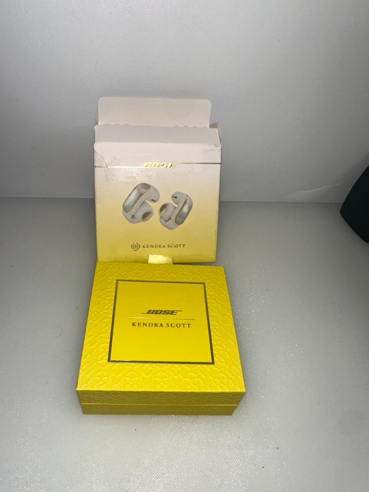 Bose x Kendra Scott Ultra Open Earbuds 900159-0030 – Mother of Pearl