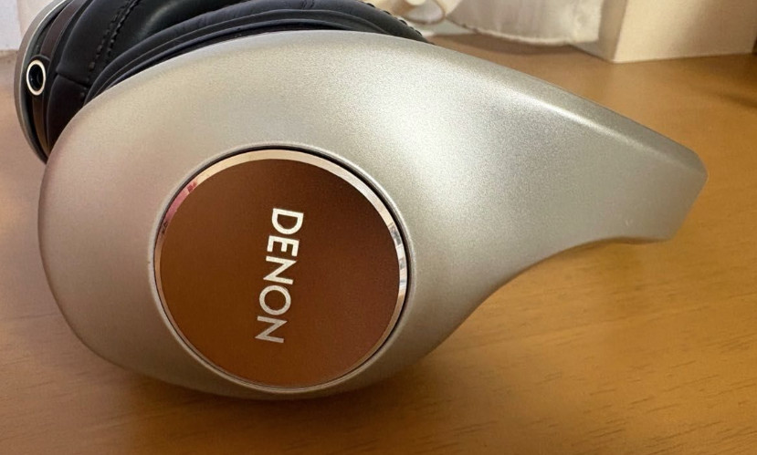 DENON AH-D7100 Over-Ear Headphones Brown 50mm Driver Natural Mahogany Housing