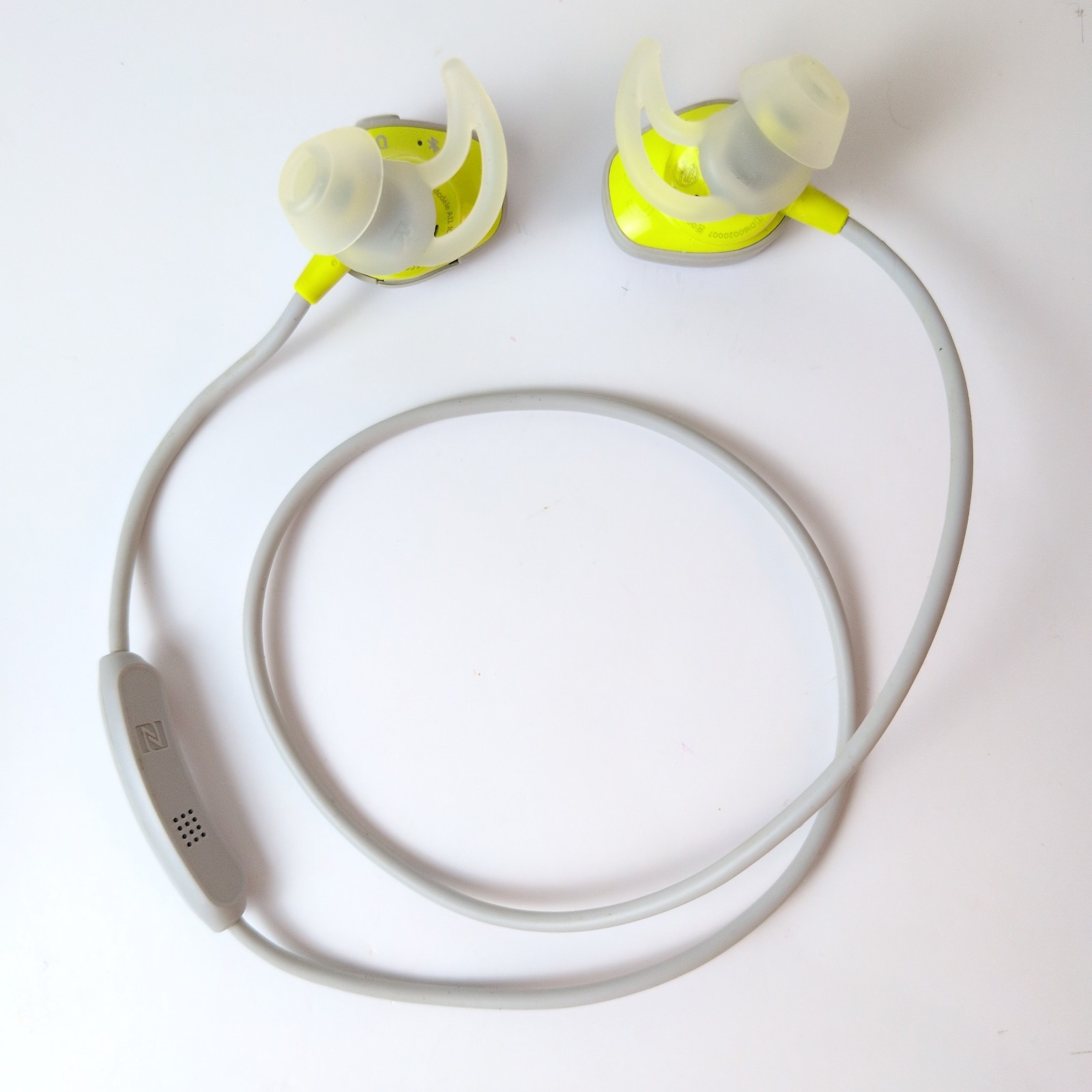 Bose SoundSport Wireless In Ear Bluetooth Sweat-Resistant Headphones Grey Yellow