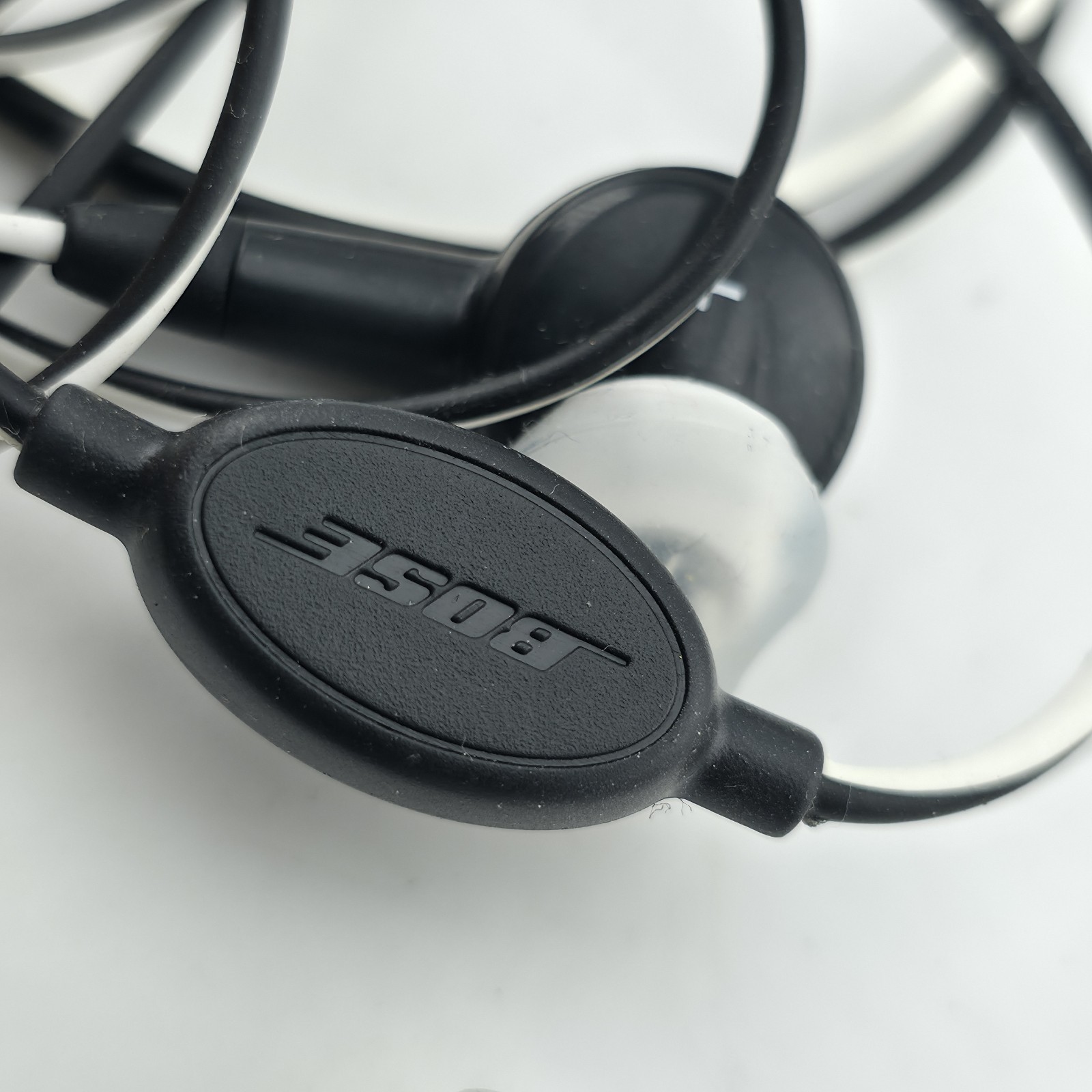 Bose IE2 Wired In-Ear Earbuds Headphones w Case Black White Untested
