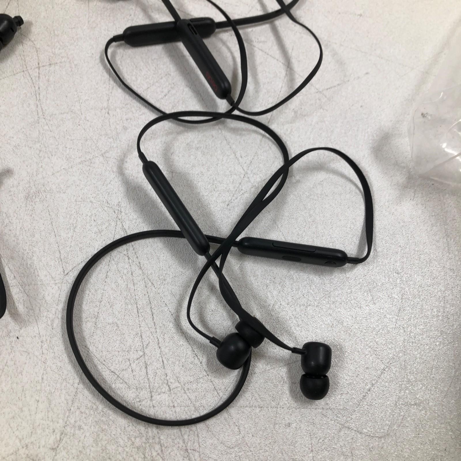 FOR PARTS LOT OF 15 Beats Flex Wireless Bluetooth Earbuds Earphones – Black/Whit