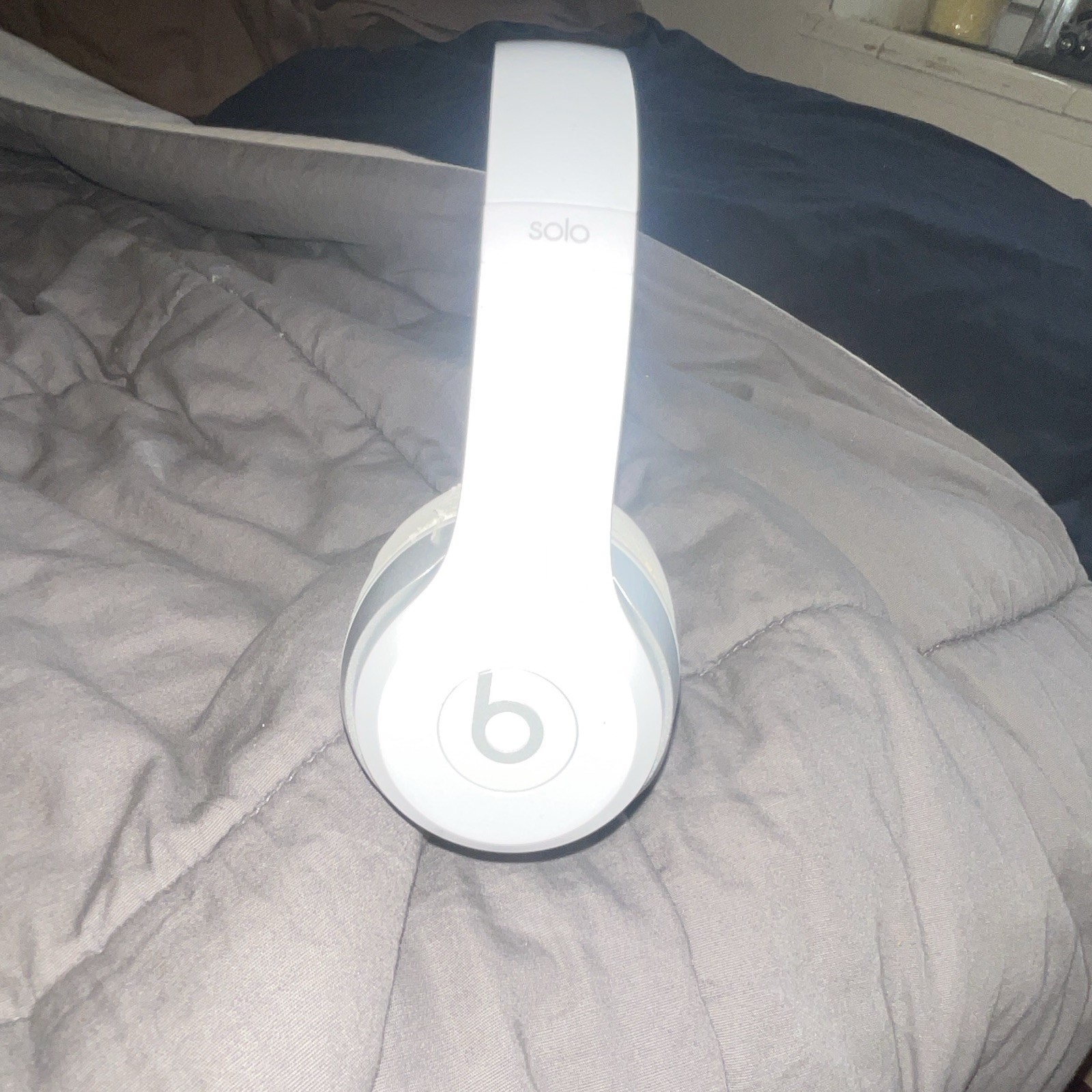 Beats by Dr. Dre Beats Solo On-Ear Headphones White/Silver w/ Case, 3.5mm