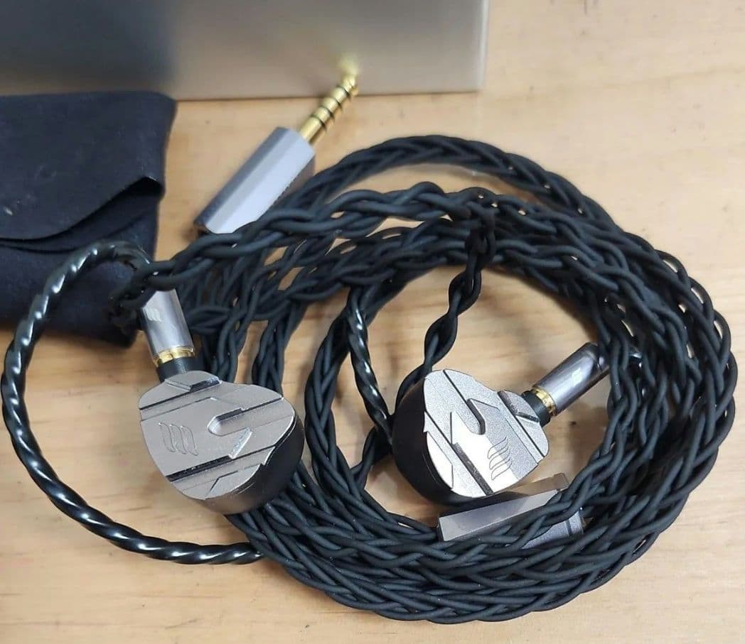Effect Audio Perseus 4.4mm 2pin Lightly Used