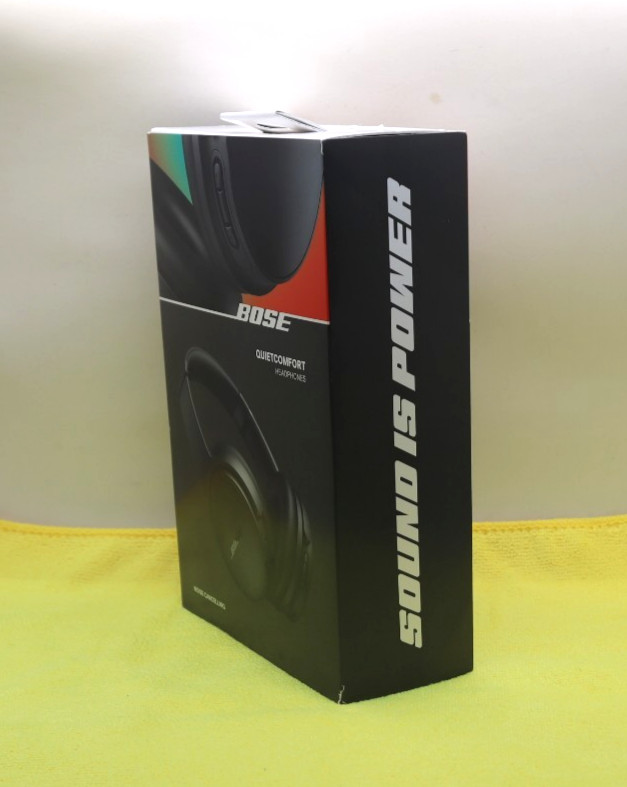 BOSE QUIETCOMFORT NOISE CANCELLING HEADPHONES 884367-0100 / NEW, FREE SHIPP.