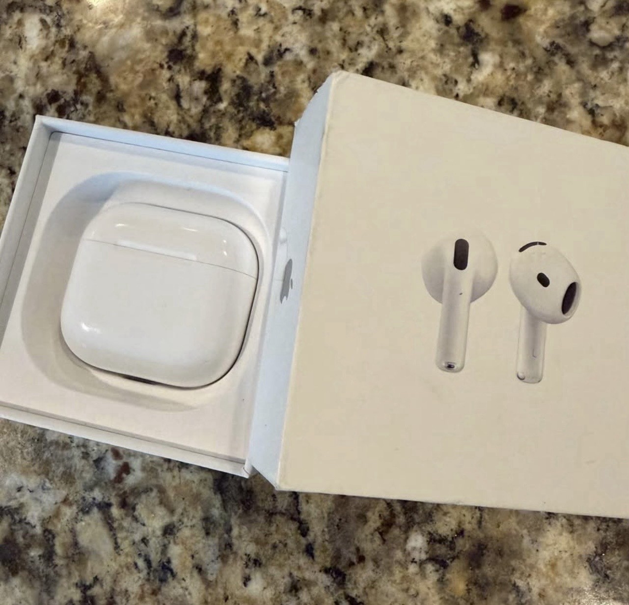 Apple AirPods 4 Wireless Bluetooth In-Ear Earbuds White w/ warranty