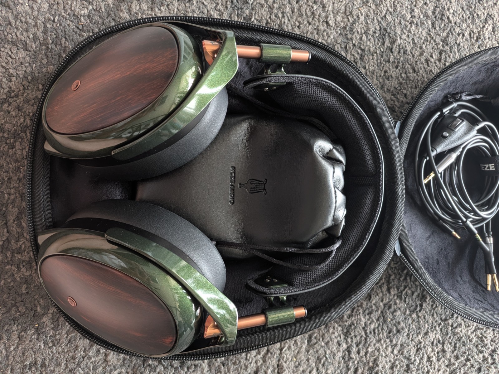 Meze Audio Strada Dynamic Closed Back Circumaural Headphones (Green Copper)