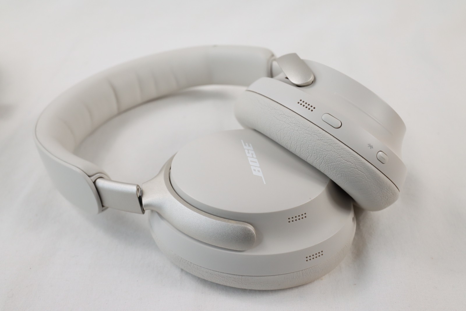 BOSE QuietComfort Ultra Headphones Sandstone Noise Canceling